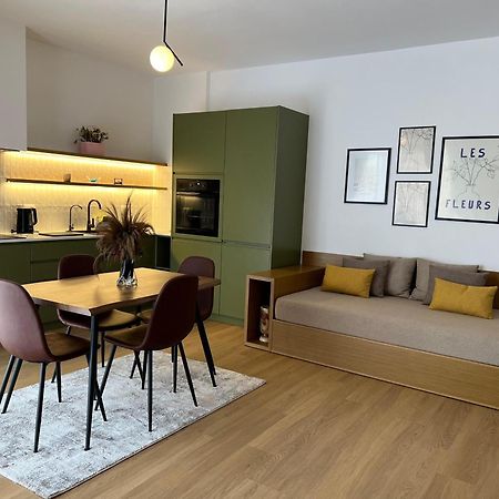 Flora Apartments Sarandë Esterno foto