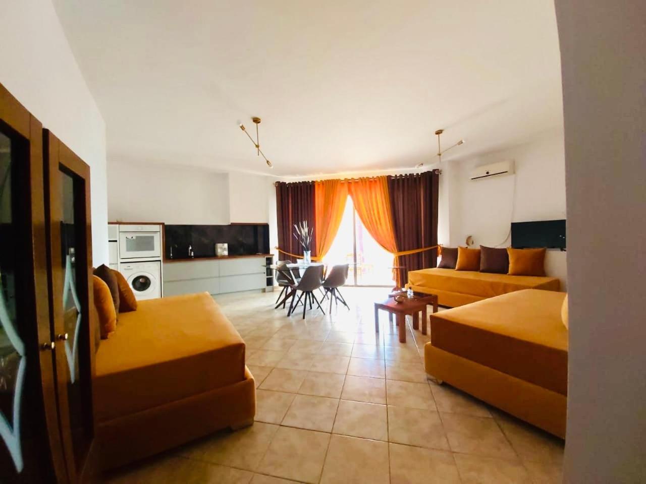 Flora Apartments Sarandë Esterno foto