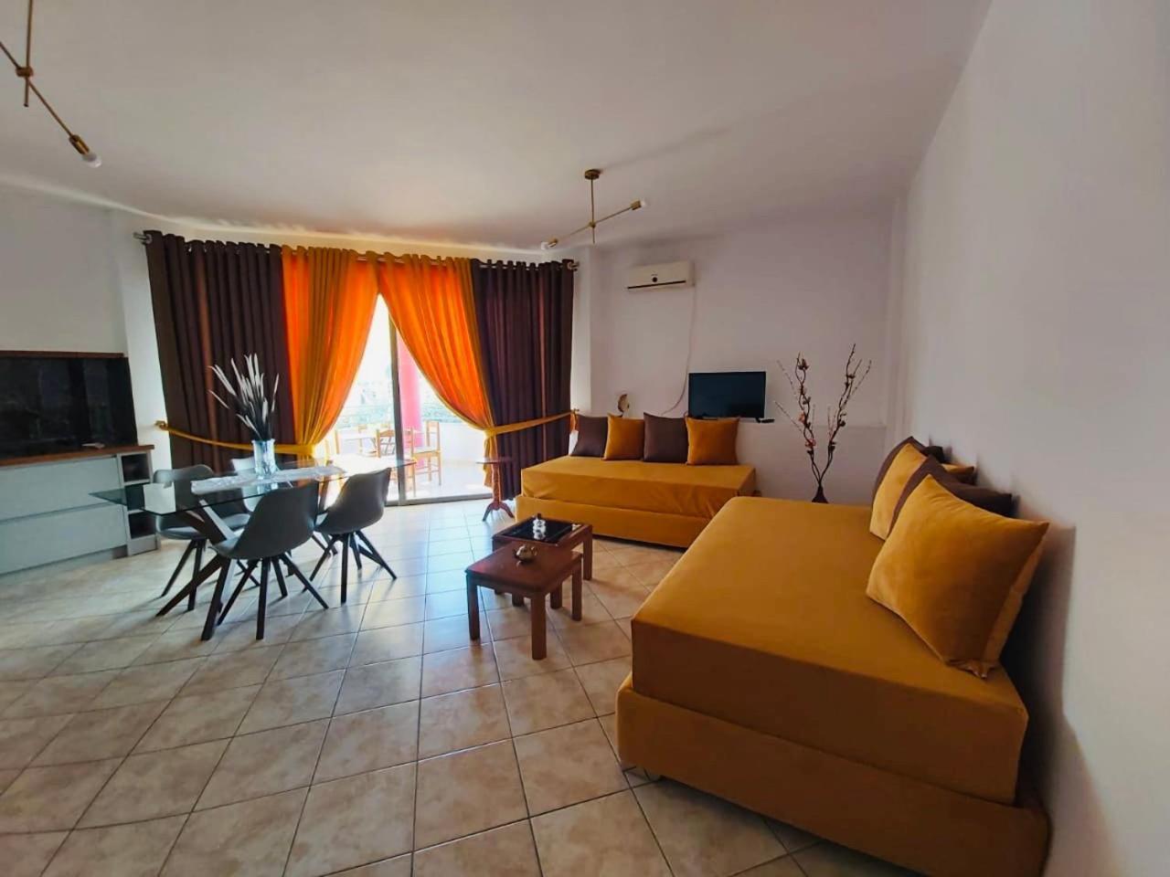 Flora Apartments Sarandë Esterno foto